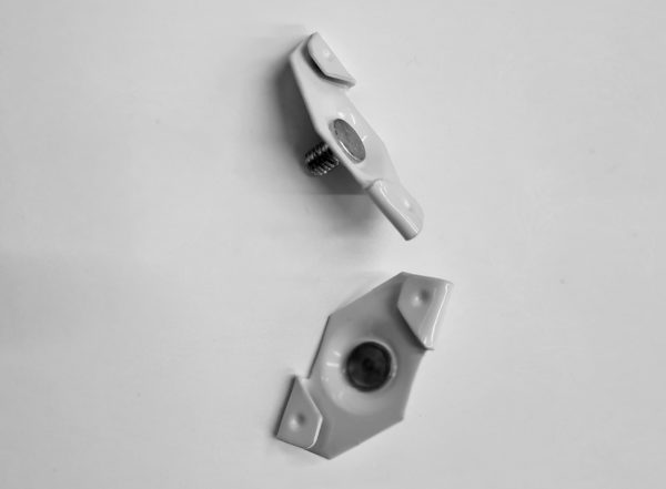 Cascade - accessory kit to enable 1 x screen to attach to suspended ceiling grid